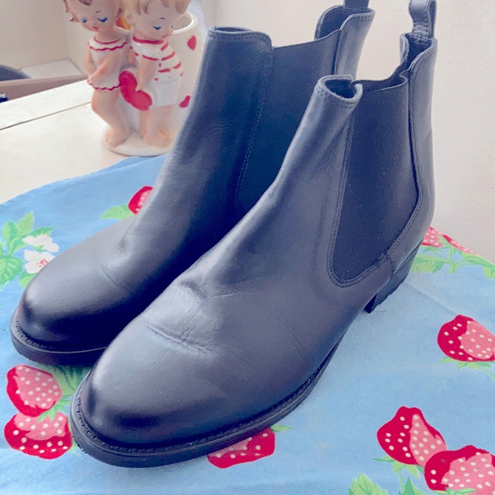 Size 8 made in Italy leather Chelsea boot size 8